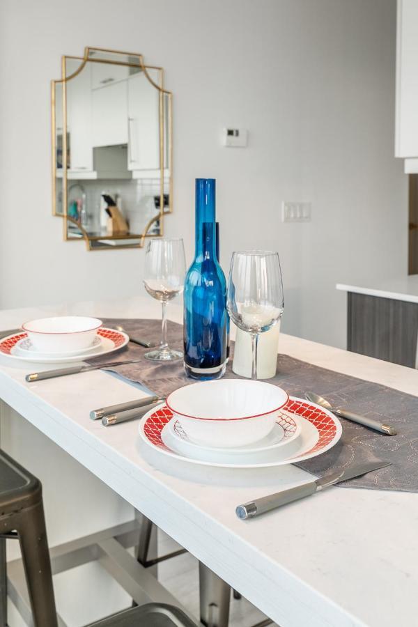 Luxury 2 Bedroom In The Heart Of Entertainment District W/ Cn Tower View Toronto Kültér fotó