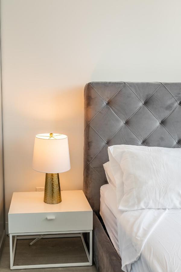Luxury 2 Bedroom In The Heart Of Entertainment District W/ Cn Tower View Toronto Kültér fotó