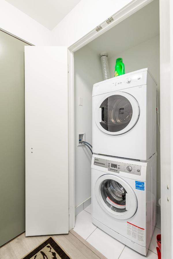 Luxury 2 Bedroom In The Heart Of Entertainment District W/ Cn Tower View Toronto Kültér fotó
