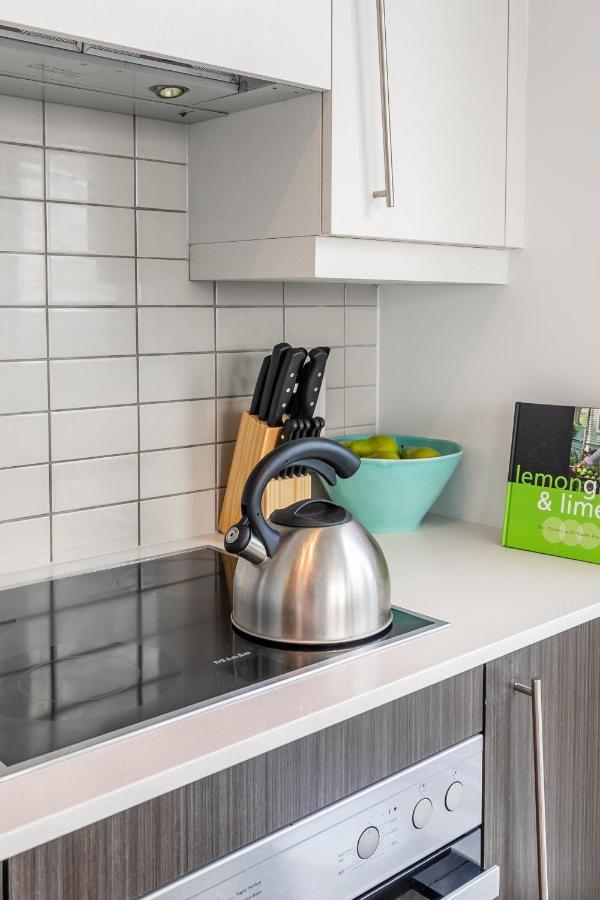 Luxury 2 Bedroom In The Heart Of Entertainment District W/ Cn Tower View Toronto Kültér fotó