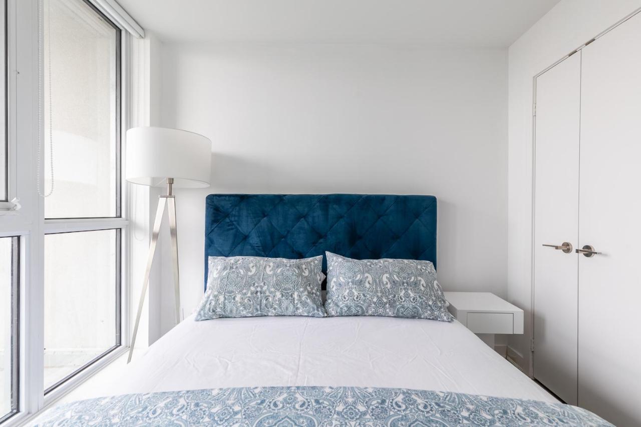 Luxury 2 Bedroom In The Heart Of Entertainment District W/ Cn Tower View Toronto Kültér fotó