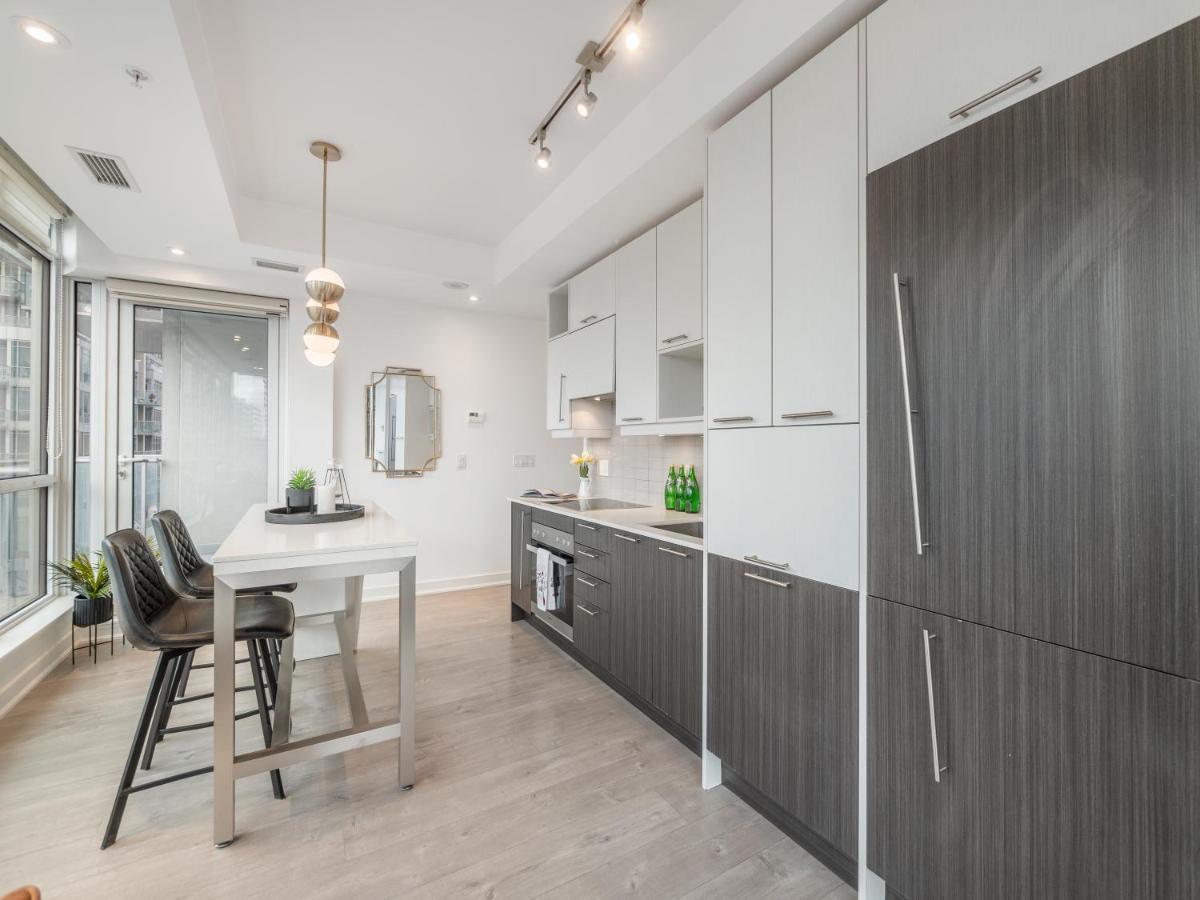 Luxury 2 Bedroom In The Heart Of Entertainment District W/ Cn Tower View Toronto Kültér fotó