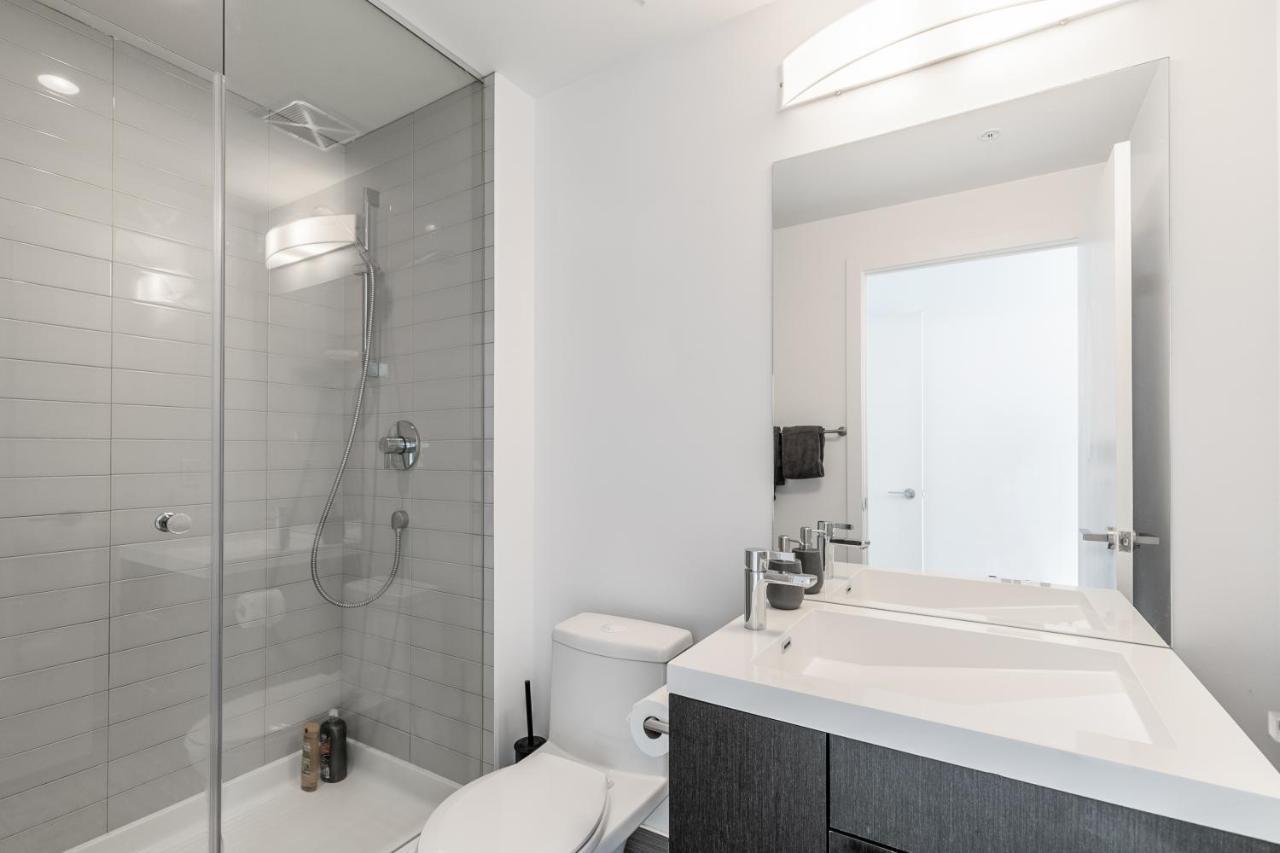 Luxury 2 Bedroom In The Heart Of Entertainment District W/ Cn Tower View Toronto Kültér fotó